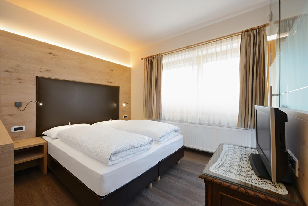 Garni Kostner Hotel Urtijëi Buitenkant foto